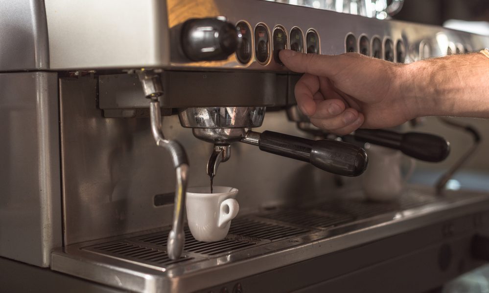 Czar Świtu : Odkrywamy Magię Kawy – Od Nasadzenia przez Proces Palenia aż po Twoją Kubek Pełną Zapachu.